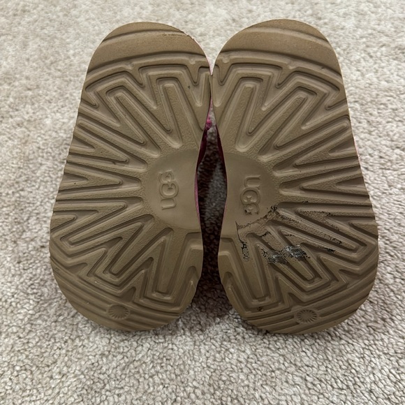 Kids' Classic Short II Water Resistant Genuine Shearling Boot - Picture 4 of 4